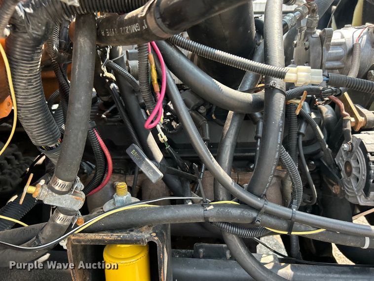 image for item EG0882 2000 GMC C6500 chipper truck