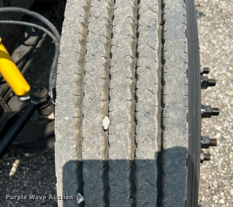 image for item EG0882 2000 GMC C6500 chipper truck