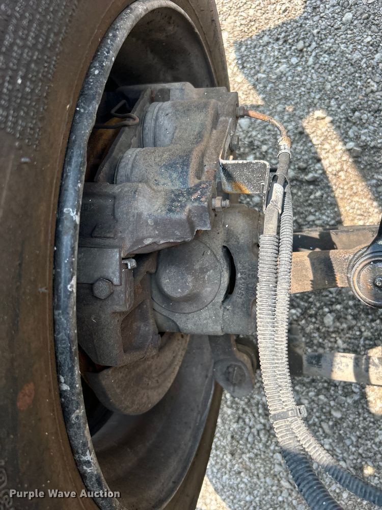 image for item EG0882 2000 GMC C6500 chipper truck