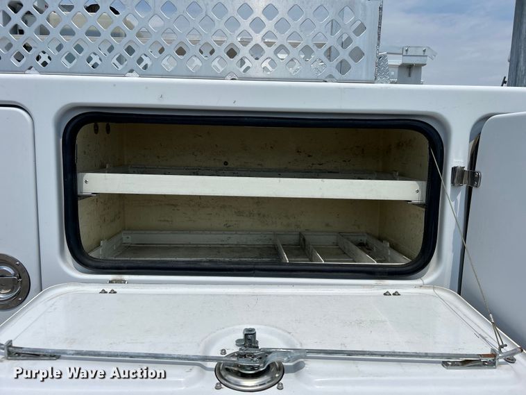 image for item EG0974 2012 Ford F450 Super Duty bucket truck