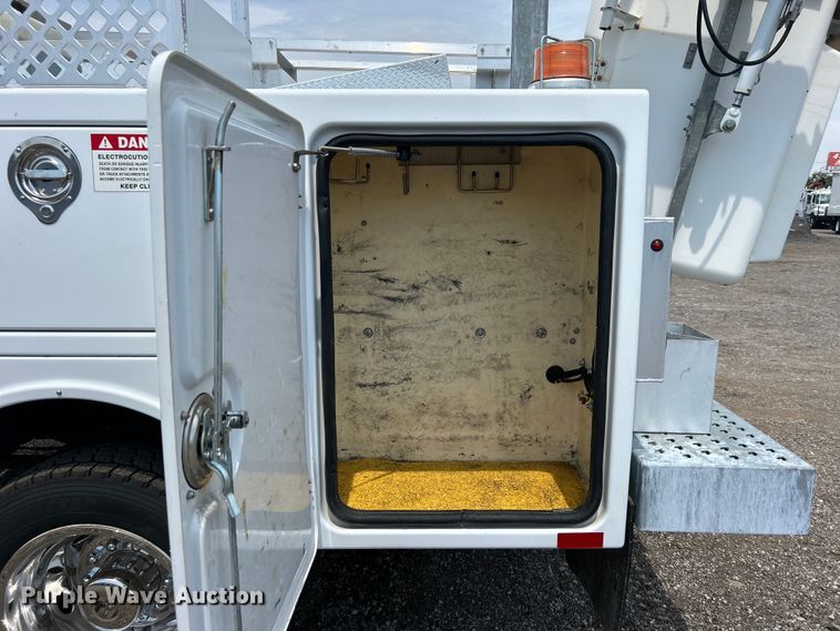 image for item EG0974 2012 Ford F450 Super Duty bucket truck