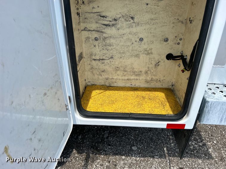 image for item EG0974 2012 Ford F450 Super Duty bucket truck