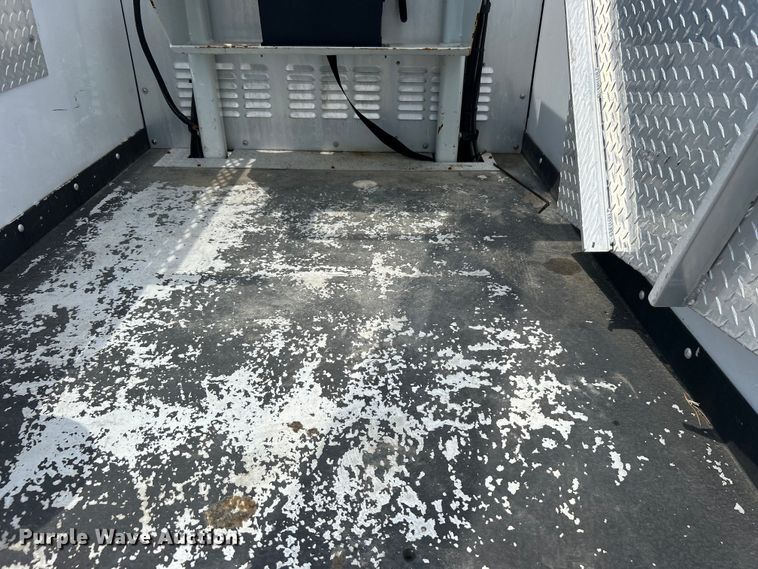 image for item EG0974 2012 Ford F450 Super Duty bucket truck