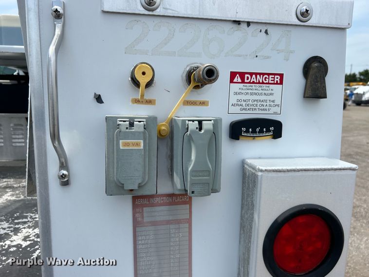 image for item EG0974 2012 Ford F450 Super Duty bucket truck