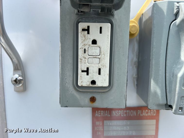 image for item EG0974 2012 Ford F450 Super Duty bucket truck