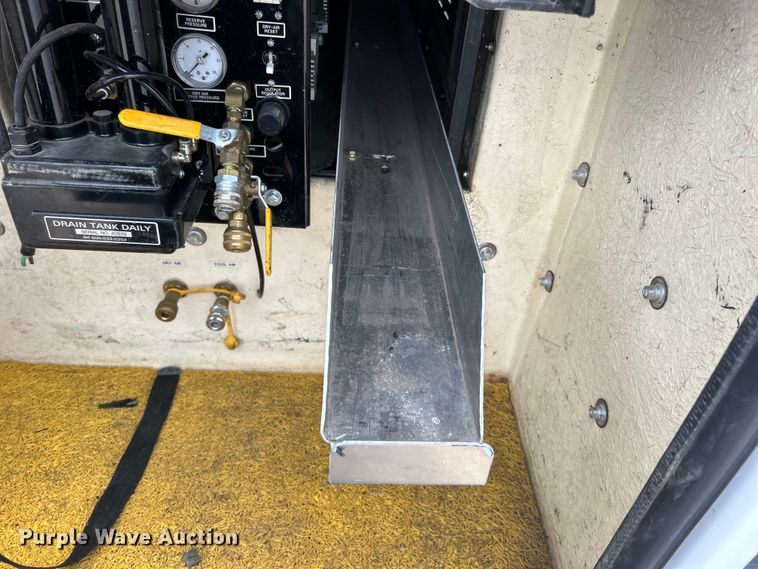 image for item EG0974 2012 Ford F450 Super Duty bucket truck