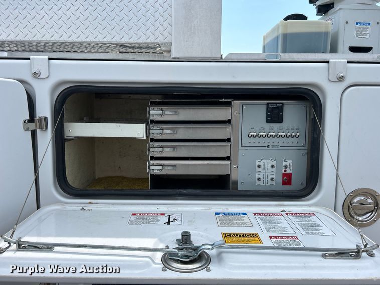 image for item EG0974 2012 Ford F450 Super Duty bucket truck