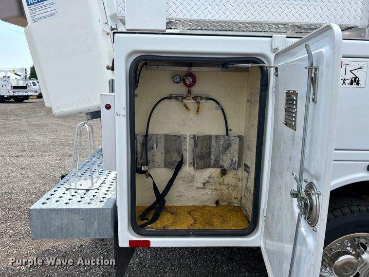 image for item EG0974 2012 Ford F450 Super Duty bucket truck