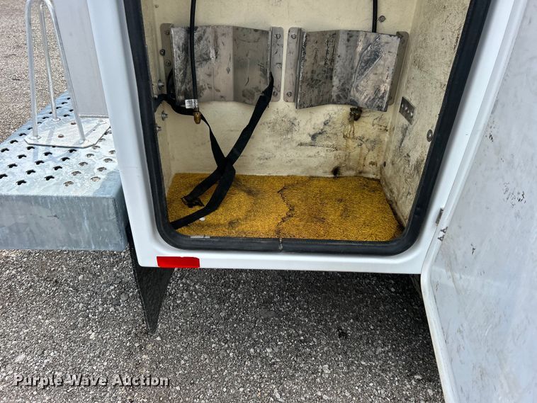 image for item EG0974 2012 Ford F450 Super Duty bucket truck