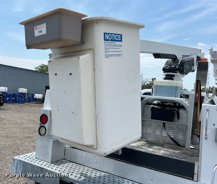 image for item EG0974 2012 Ford F450 Super Duty bucket truck