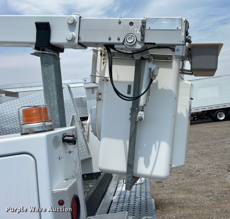 image for item EG0974 2012 Ford F450 Super Duty bucket truck