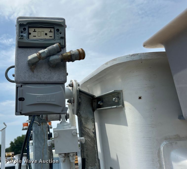 image for item EG0974 2012 Ford F450 Super Duty bucket truck