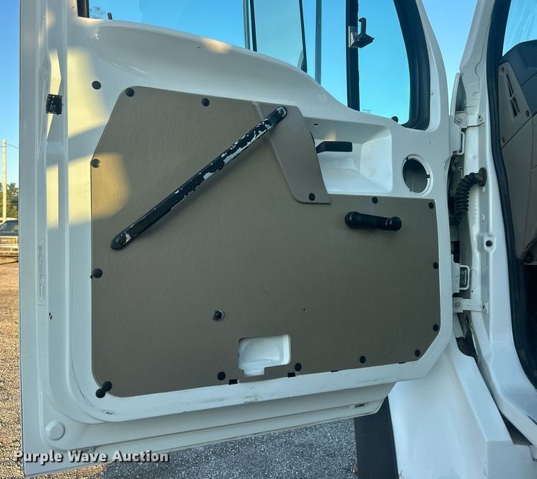 image for item EG1015 2007 Sterling Acterra pressure digger truck