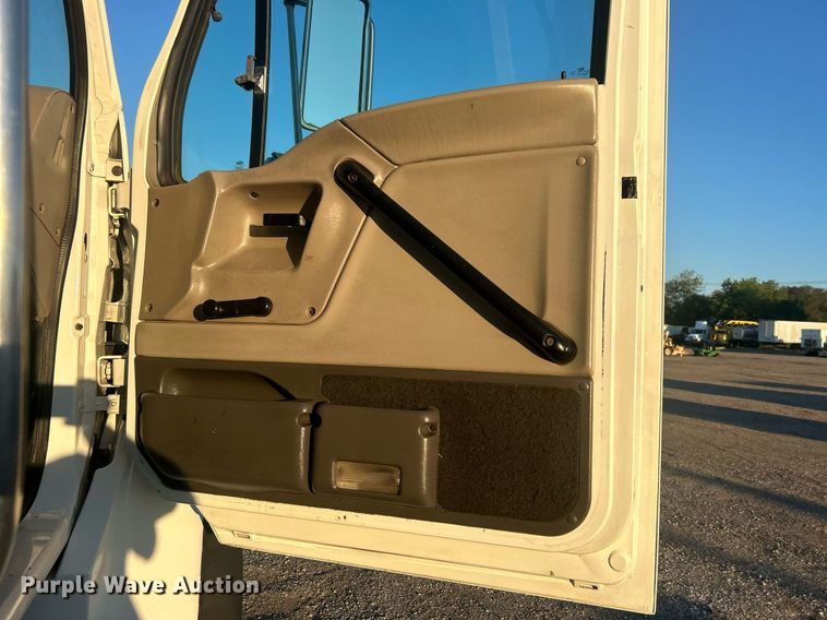 image for item EG1015 2007 Sterling Acterra pressure digger truck