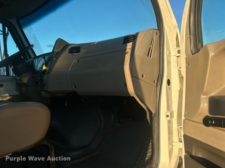 image for item EG1015 2007 Sterling Acterra pressure digger truck