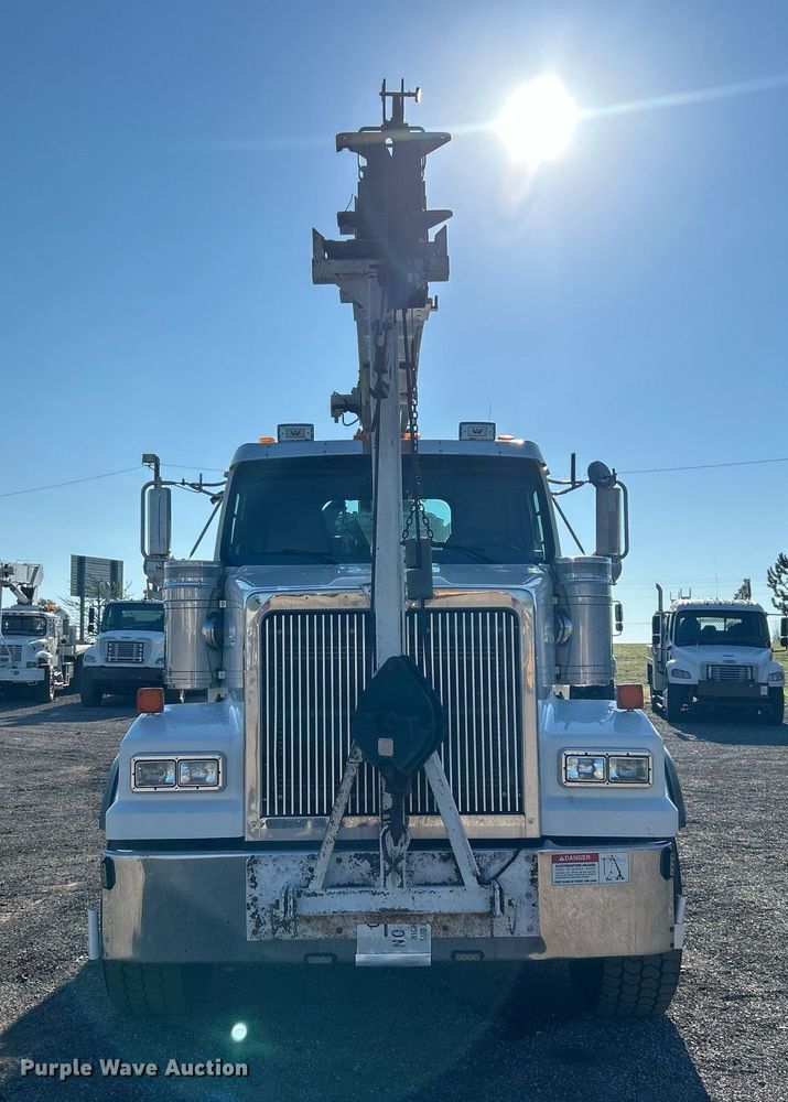 image for item EG1018 2011 Western Star 4900 crane truck