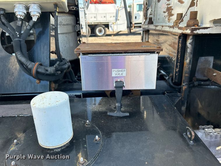 image for item EG1018 2011 Western Star 4900 crane truck