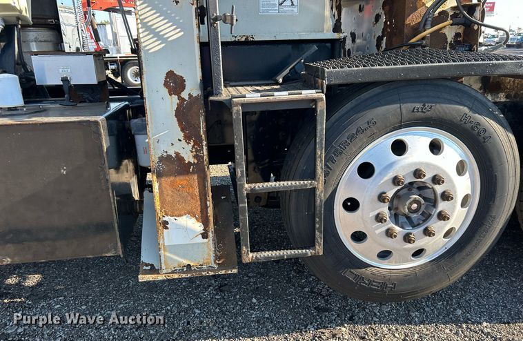 image for item EG1018 2011 Western Star 4900 crane truck