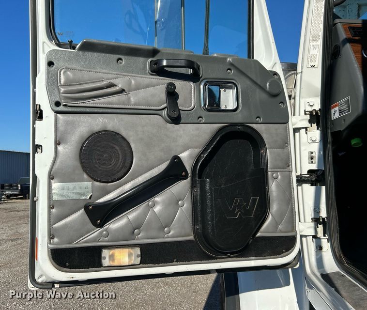 image for item EG1018 2011 Western Star 4900 crane truck