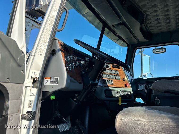 image for item EG1018 2011 Western Star 4900 crane truck