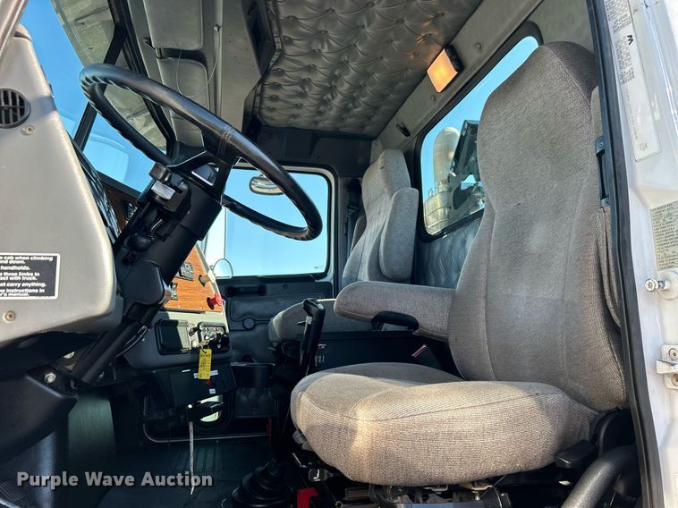 image for item EG1018 2011 Western Star 4900 crane truck