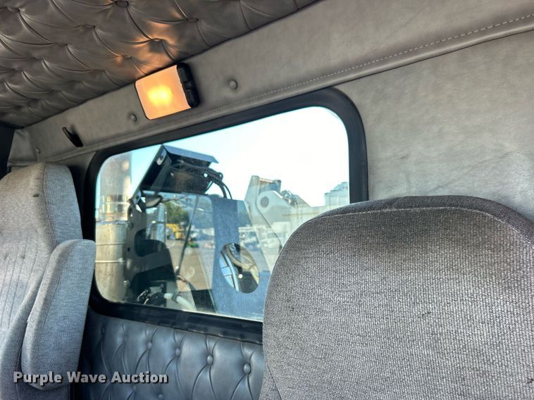 image for item EG1018 2011 Western Star 4900 crane truck