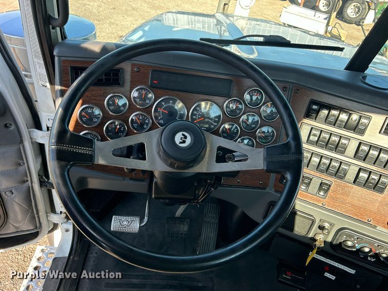 image for item EG1018 2011 Western Star 4900 crane truck