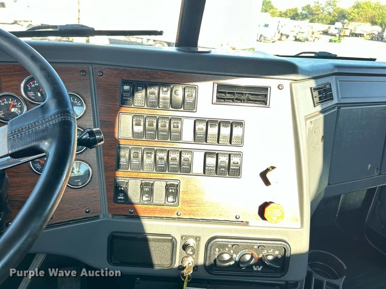 image for item EG1018 2011 Western Star 4900 crane truck