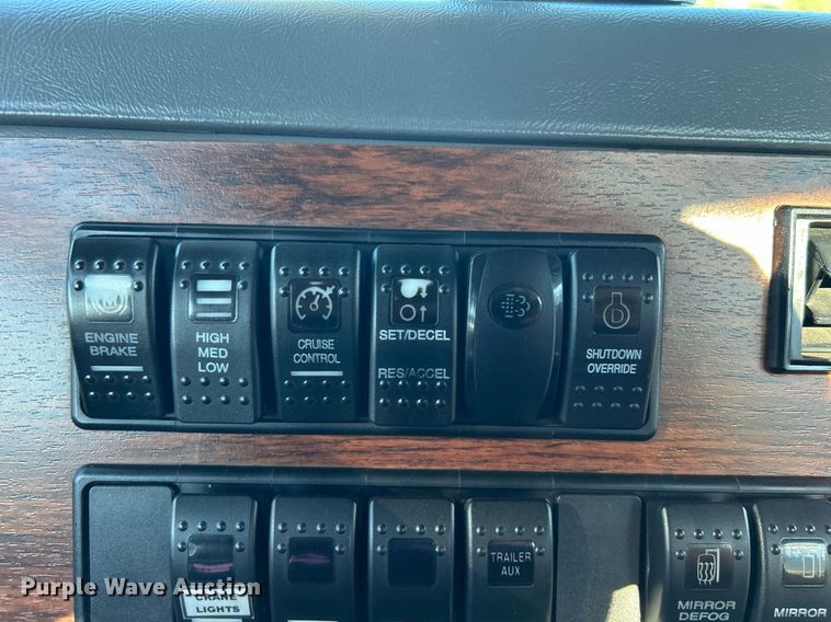 image for item EG1018 2011 Western Star 4900 crane truck