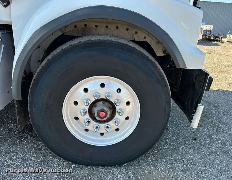 image for item EG1018 2011 Western Star 4900 crane truck