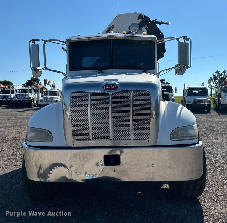 image for item EG1019 2005 Peterbilt  335 crane truck