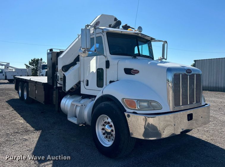 image for item EG1019 2005 Peterbilt  335 crane truck