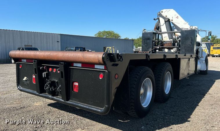 image for item EG1019 2005 Peterbilt  335 crane truck