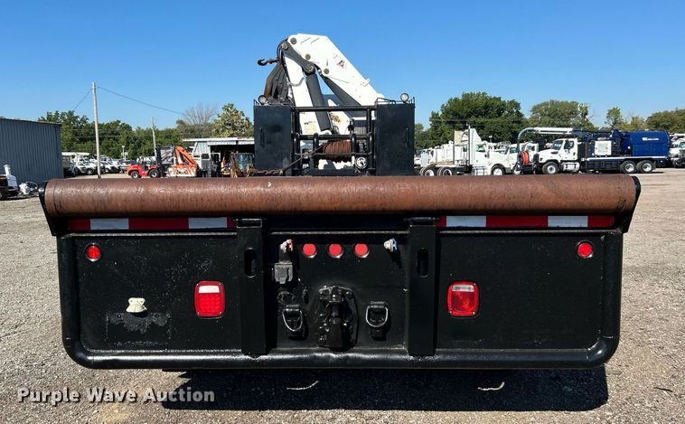 image for item EG1019 2005 Peterbilt  335 crane truck