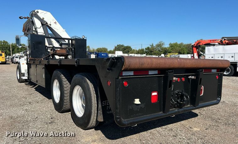 image for item EG1019 2005 Peterbilt  335 crane truck