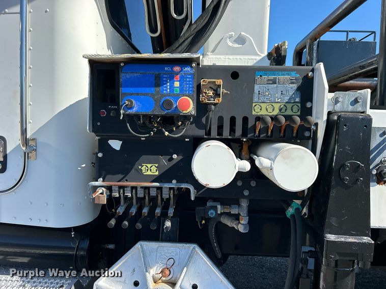 image for item EG1019 2005 Peterbilt  335 crane truck