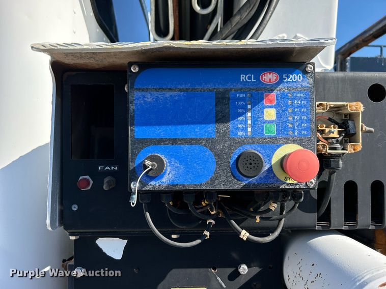 image for item EG1019 2005 Peterbilt  335 crane truck