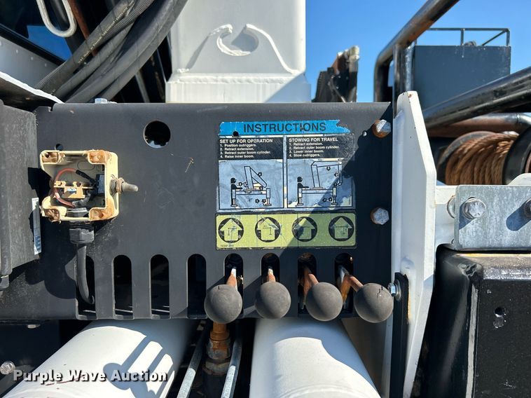 image for item EG1019 2005 Peterbilt  335 crane truck