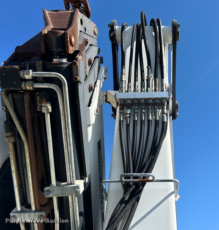 image for item EG1019 2005 Peterbilt  335 crane truck