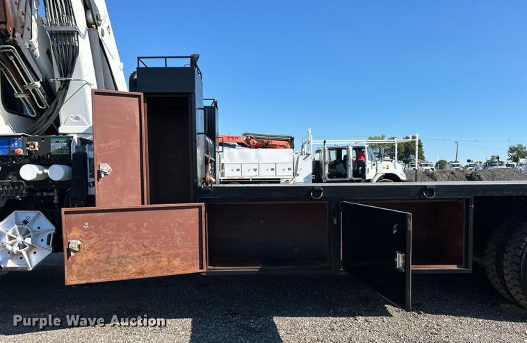 image for item EG1019 2005 Peterbilt  335 crane truck