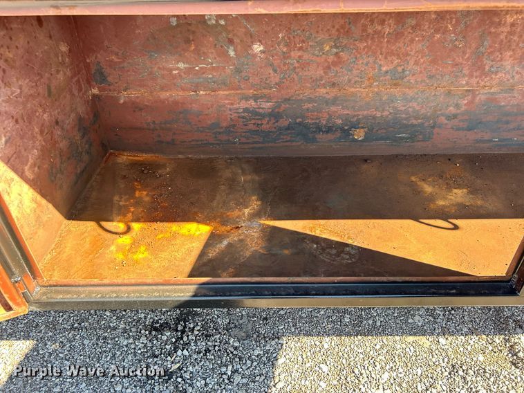 image for item EG1019 2005 Peterbilt  335 crane truck