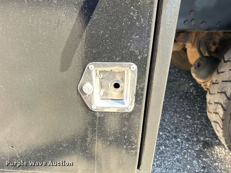 image for item EG1019 2005 Peterbilt  335 crane truck