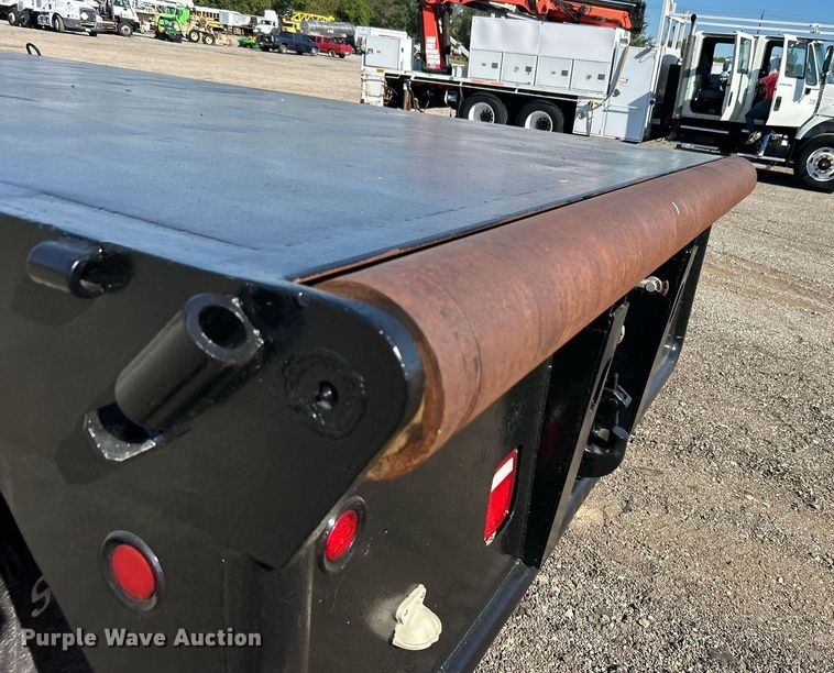 image for item EG1019 2005 Peterbilt  335 crane truck