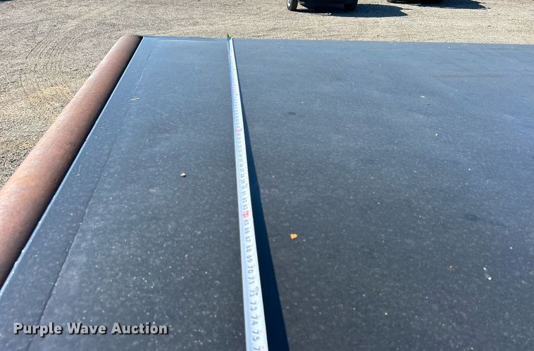 image for item EG1019 2005 Peterbilt  335 crane truck