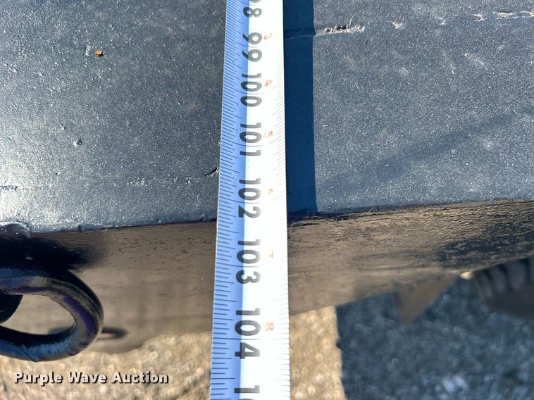 image for item EG1019 2005 Peterbilt  335 crane truck