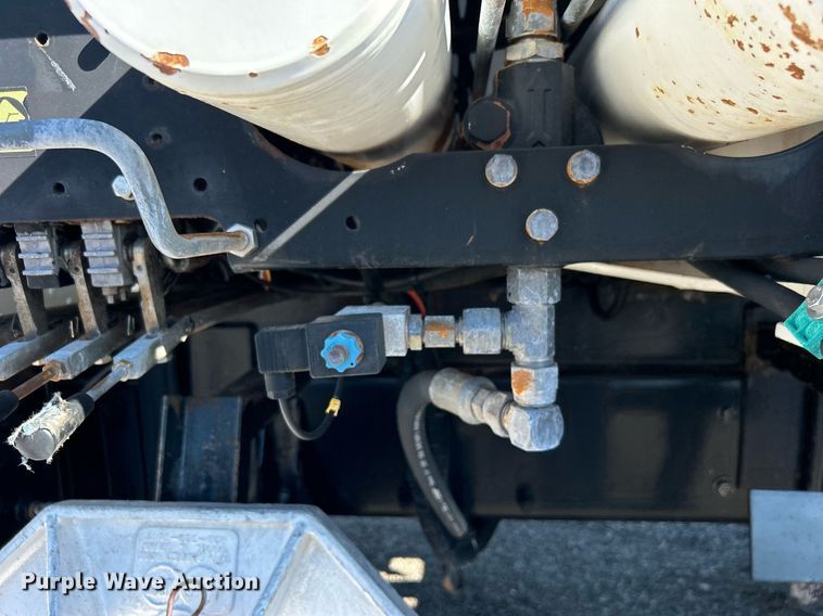 image for item EG1019 2005 Peterbilt  335 crane truck