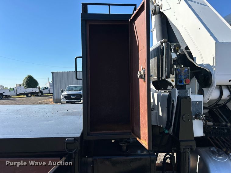 image for item EG1019 2005 Peterbilt  335 crane truck