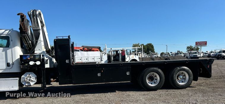 image for item EG1019 2005 Peterbilt  335 crane truck