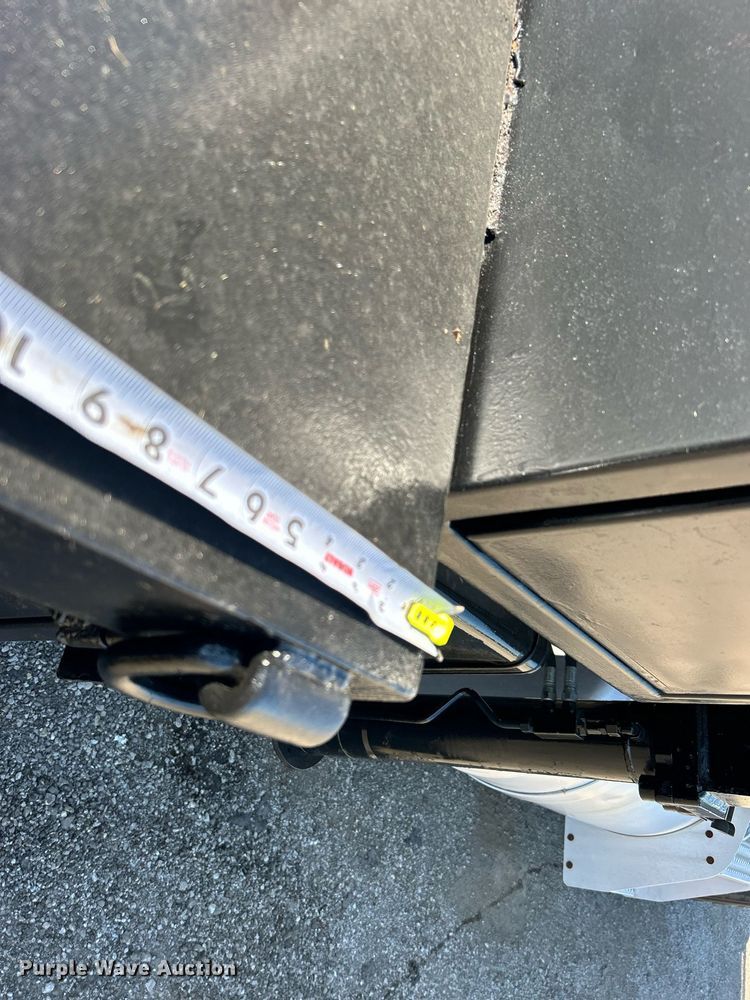 image for item EG1019 2005 Peterbilt  335 crane truck