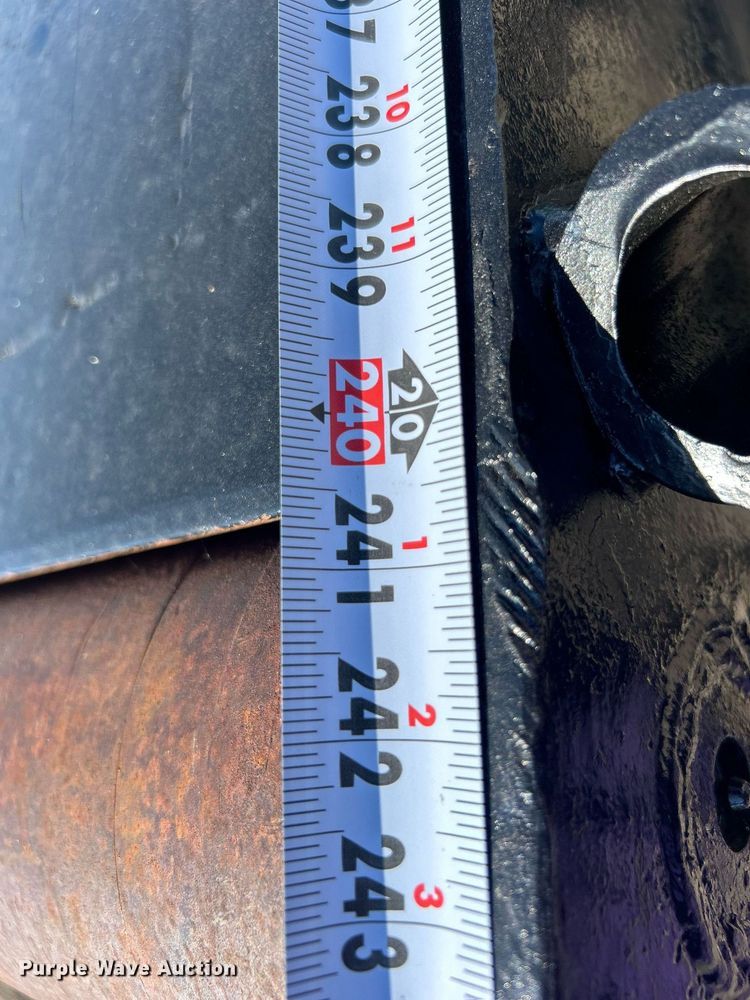 image for item EG1019 2005 Peterbilt  335 crane truck